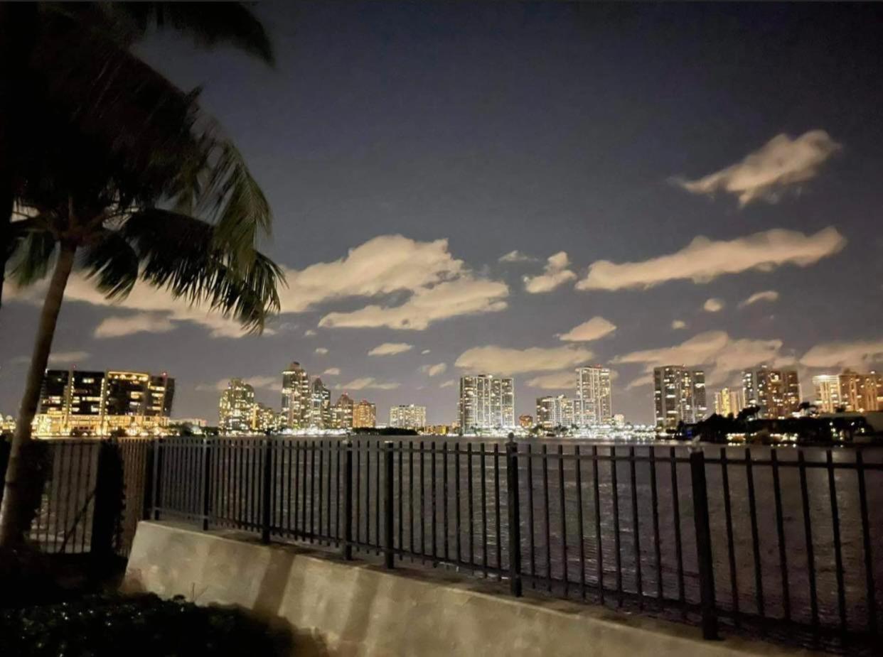 Vila Le Frontenac Sunny Isles Beach Exteriér fotografie